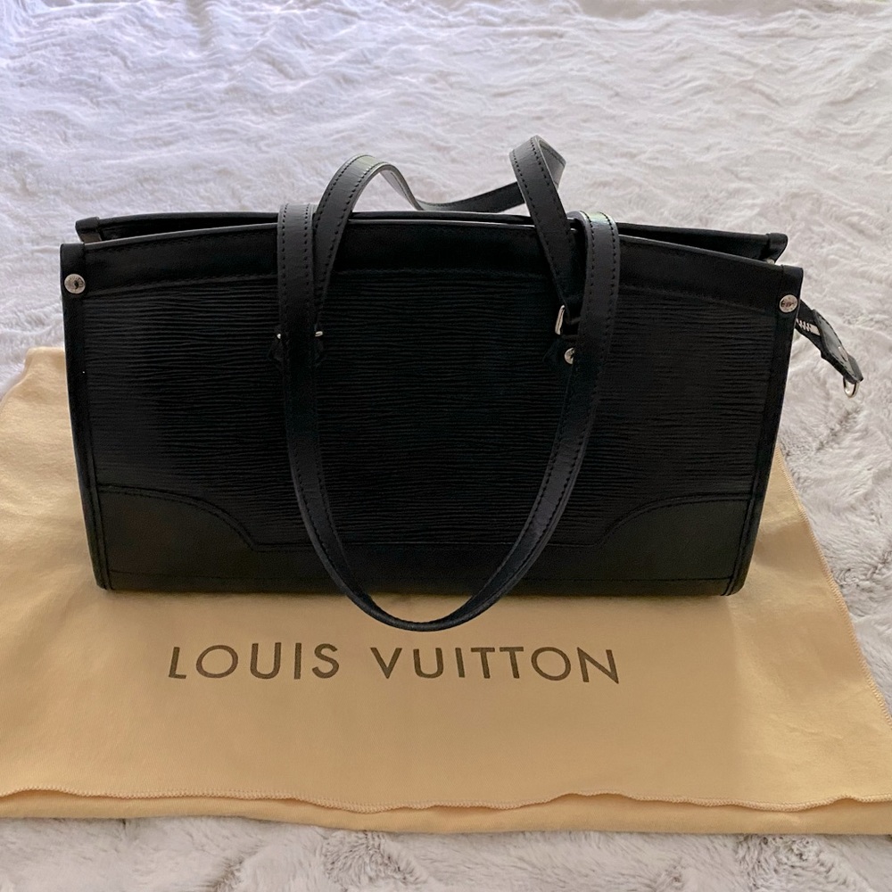 Elegant Authentic Louis Vuitton Black Epi Leather - Madeleine PM Bag
